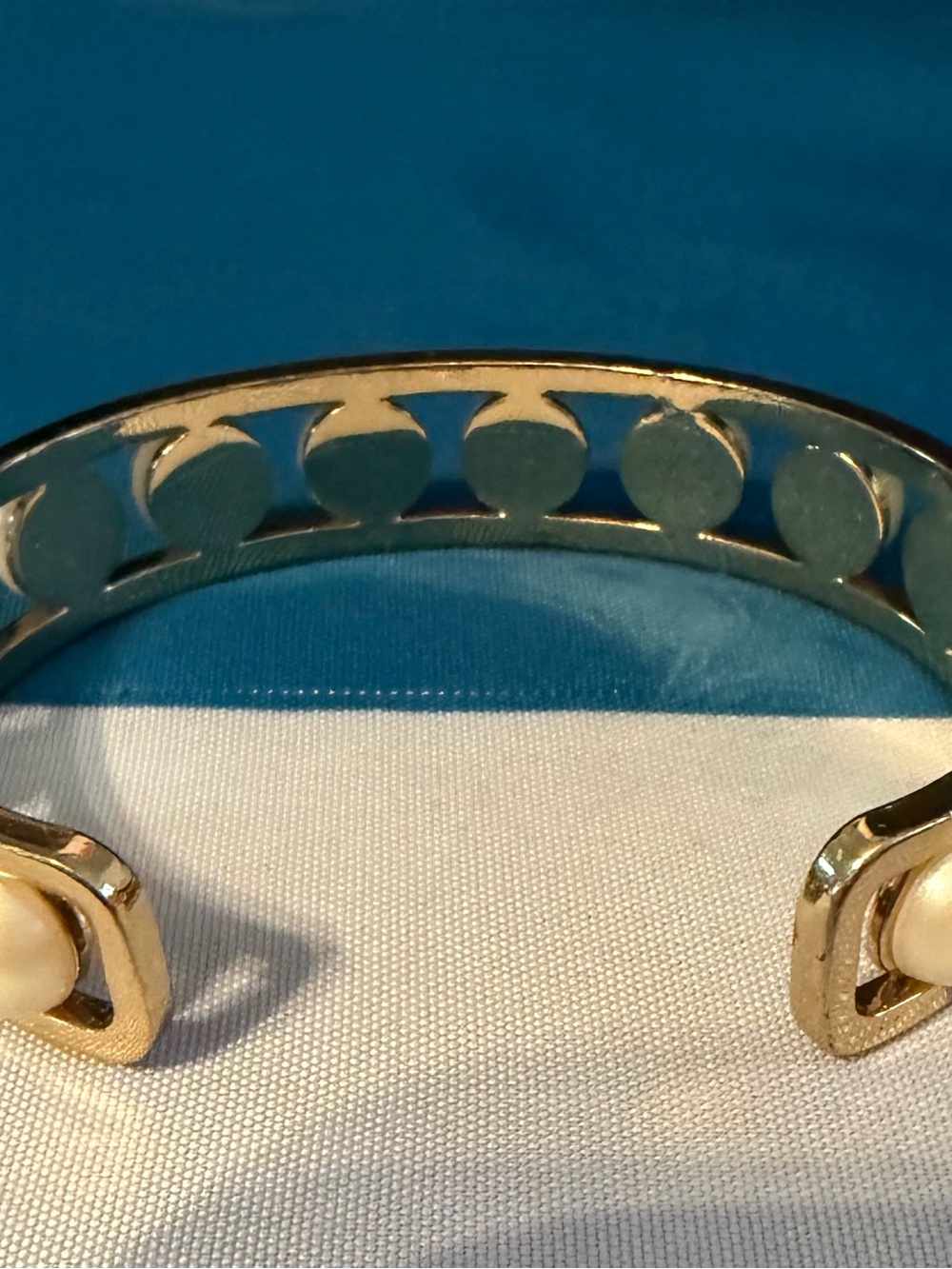Ann Taylor Gold Pearl Accent Women's Bracelet - Elegant Cream Pearls - Picture 3 of 5